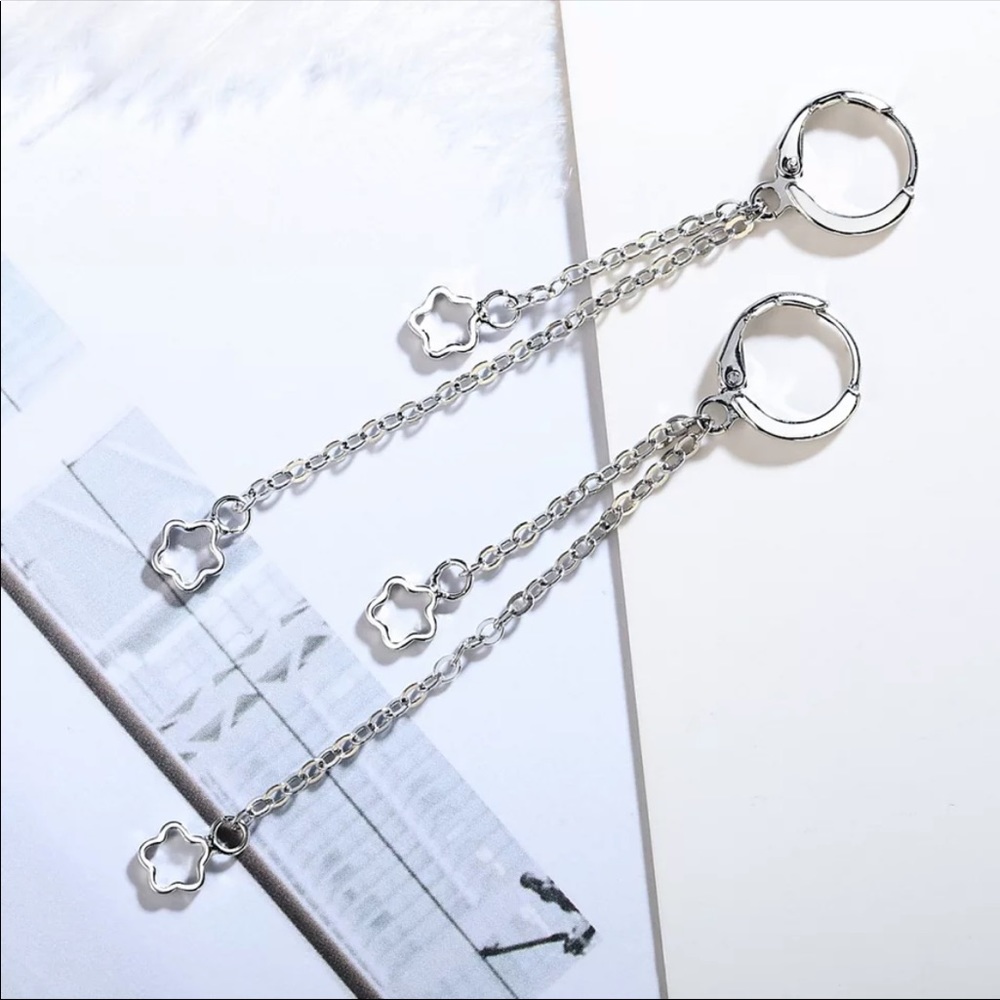 3/$30 CUTE SILVER STARS CHAINS EARRINGS